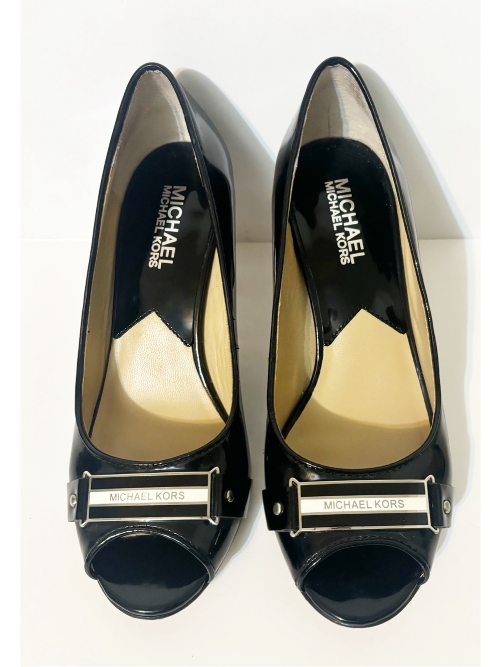 Michael Kors Open Peep Toe Patent Heel Pumps Charm Logo Monogram Black Sz 5.5M